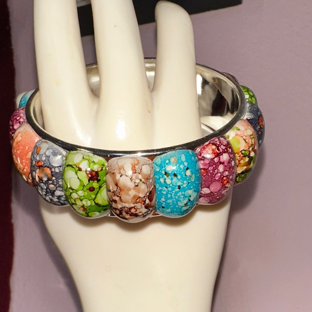 NWT Multi Color Plastic Stone Beaded Silver Tone Bracelet